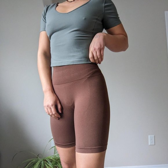 ✨Aurola Biker Shorts✨ - Picture 1 of 3